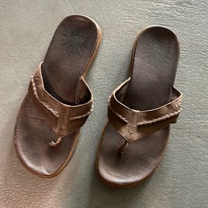 Uggs men’s flip flops. Size 11